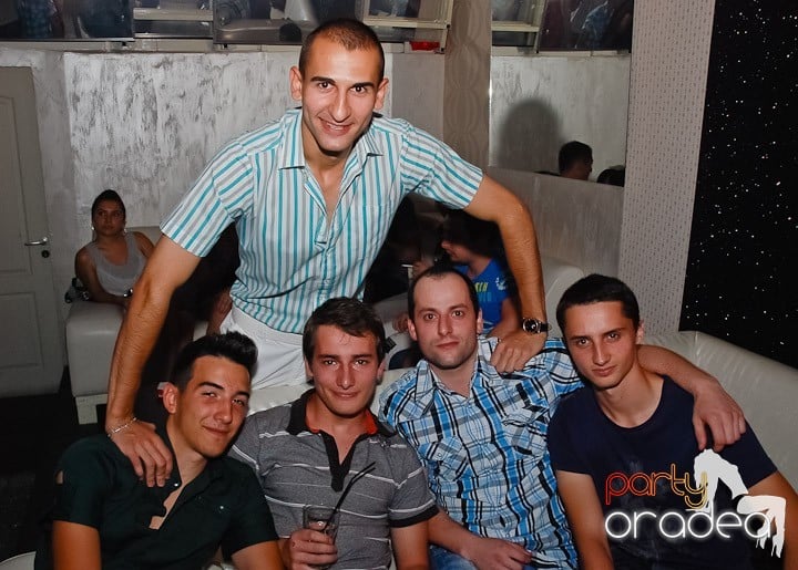 Yellow Party Tour continuă şi sâmbătă noaptea, 