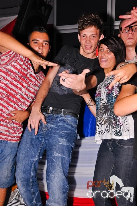 Yellow Party Tour continuă şi sâmbătă noaptea, 