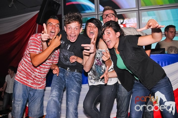 Yellow Party Tour continuă şi sâmbătă noaptea, 