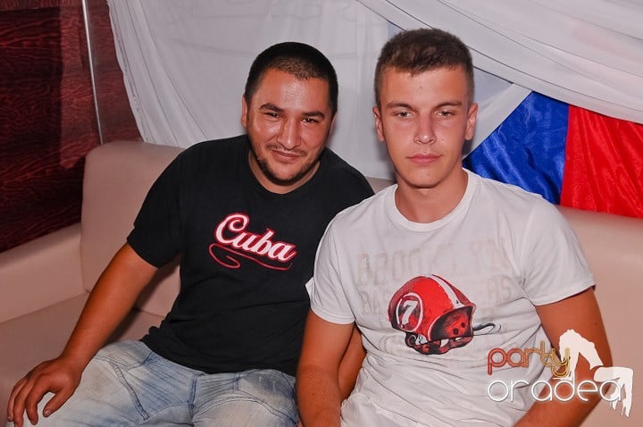 Yellow Party Tour continuă şi sâmbătă noaptea, 