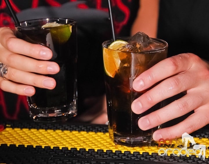 Yellow Party Tour continuă şi sâmbătă noaptea, 