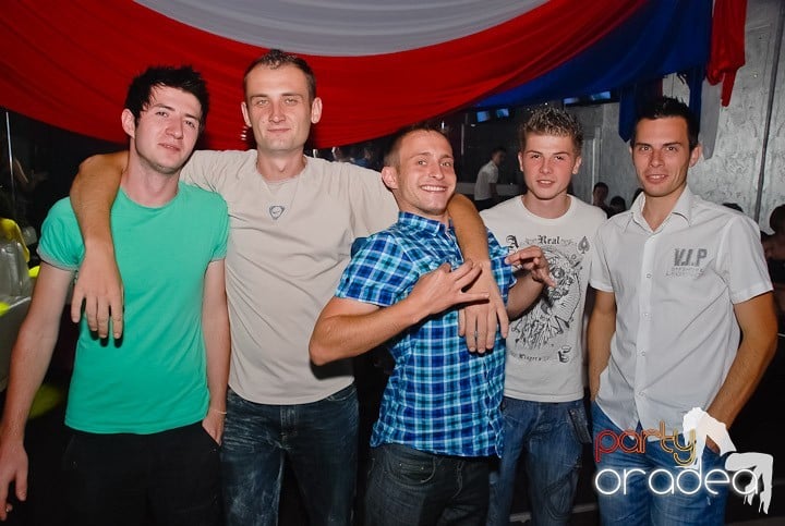 Yellow Party Tour continuă şi sâmbătă noaptea, 