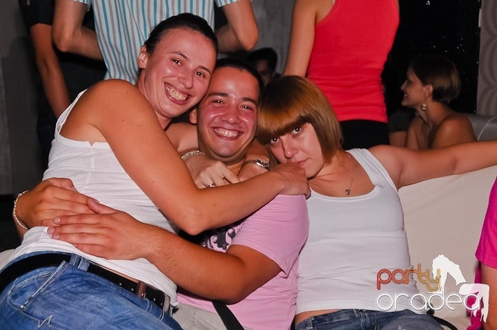 Yellow Party Tour continuă şi sâmbătă noaptea, 