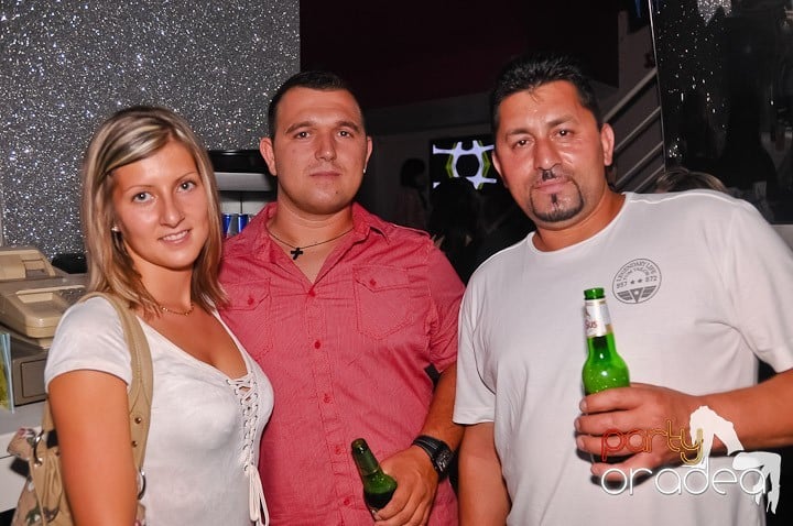 Yellow Party Tour continuă şi sâmbătă noaptea, 