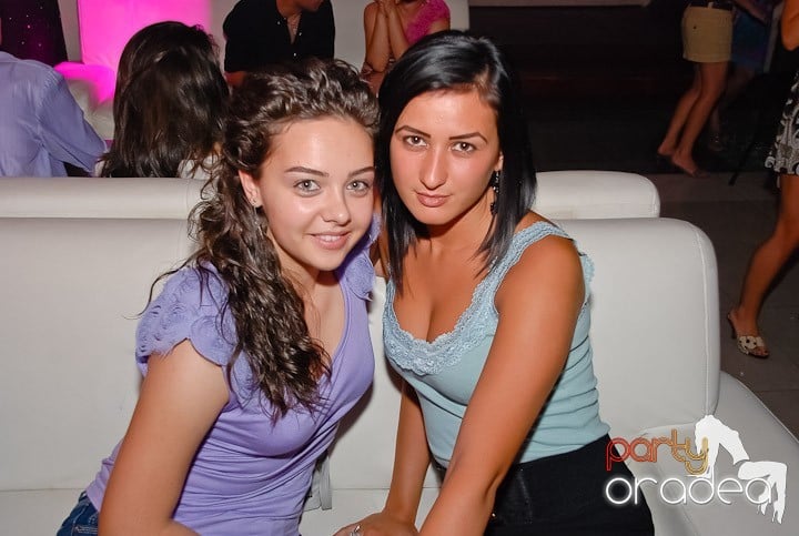 Yellow Party Tour continuă şi sâmbătă noaptea, 