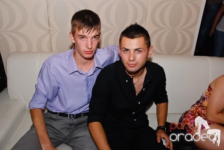 Yellow Party Tour continuă şi sâmbătă noaptea, 