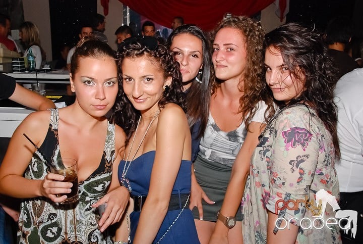 Yellow Party Tour continuă şi sâmbătă noaptea, 