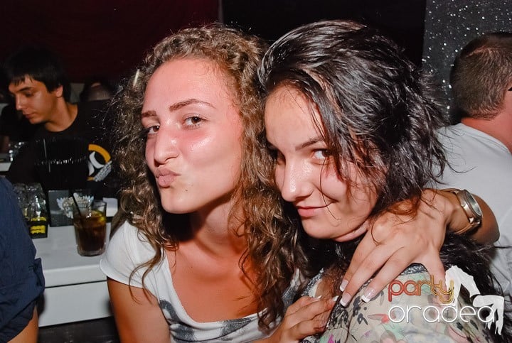 Yellow Party Tour continuă şi sâmbătă noaptea, 