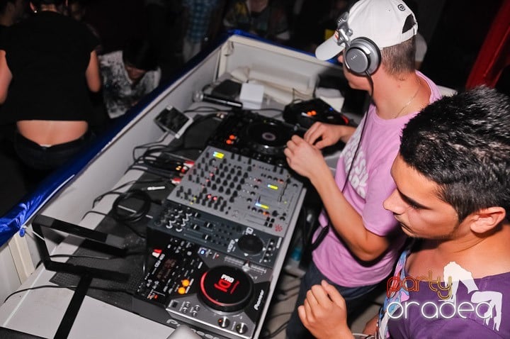 Yellow Party Tour continuă şi sâmbătă noaptea, 