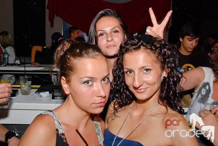 Yellow Party Tour continuă şi sâmbătă noaptea, 