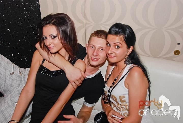 Yellow Party Tour continuă şi sâmbătă noaptea, 