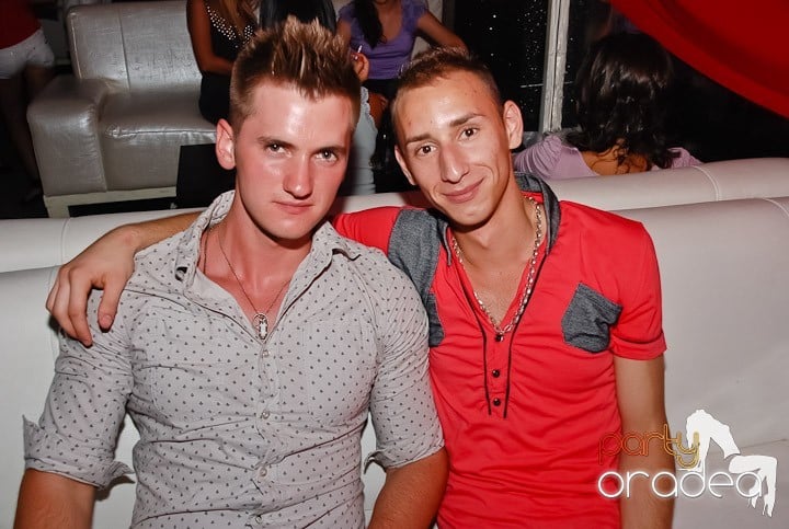 Yellow Party Tour continuă şi sâmbătă noaptea, 