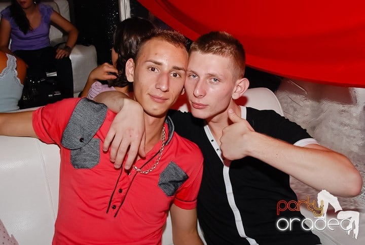 Yellow Party Tour continuă şi sâmbătă noaptea, 