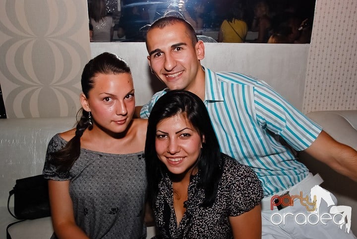 Yellow Party Tour continuă şi sâmbătă noaptea, 