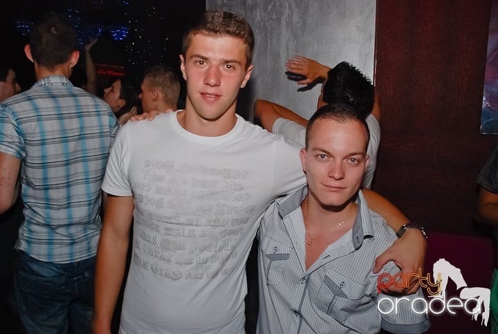 Yellow Party Tour continuă şi sâmbătă noaptea, 