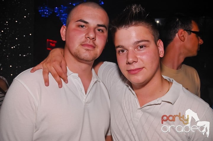 Yellow Party Tour continuă şi sâmbătă noaptea, 