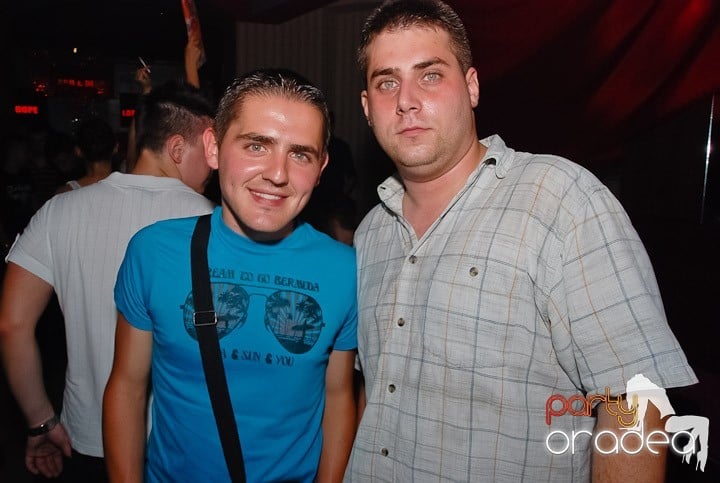 Yellow Party Tour continuă şi sâmbătă noaptea, 