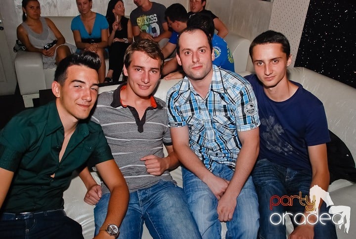 Yellow Party Tour continuă şi sâmbătă noaptea, 