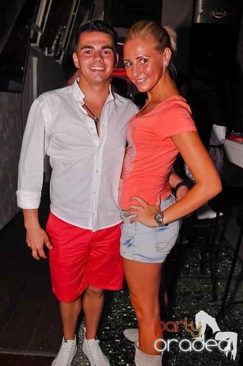 Yellow Party Tour continuă şi sâmbătă noaptea, 