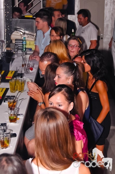 Yellow Party Tour continuă şi sâmbătă noaptea, 