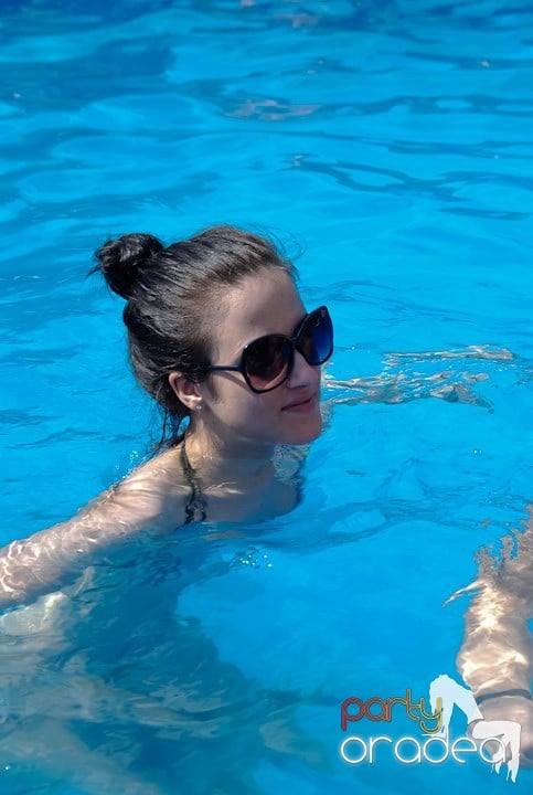 Yellow Pool Party Day 2, 