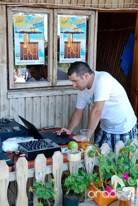 Yellow Pool Party Day 2, 