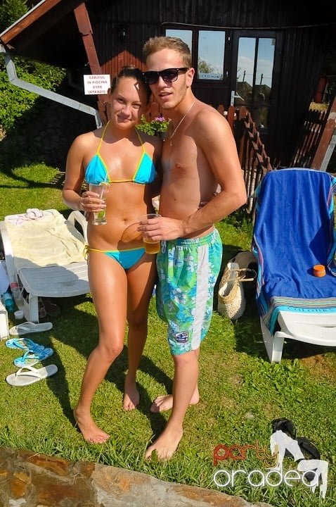 Yellow Pool Party Day 2, 