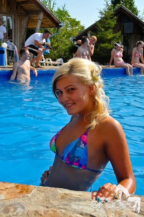 Yellow Pool Party Day 2, 