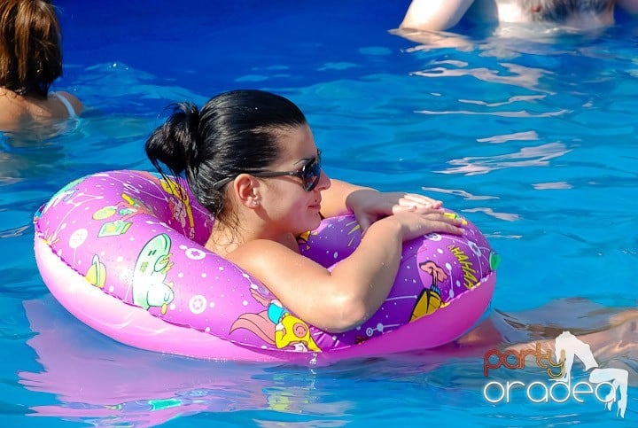 Yellow Pool Party Day 2, 