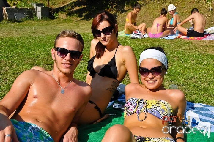 Yellow Pool Party Day 2, 