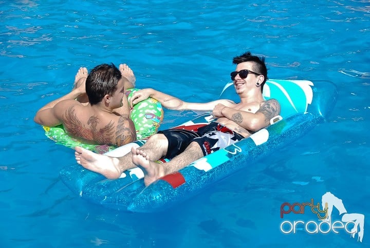 Yellow Pool Party Day 2, 