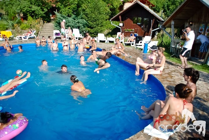 Yellow Pool Party Day 2, 