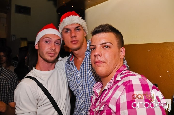 Yellow Christmas Party continuă, 