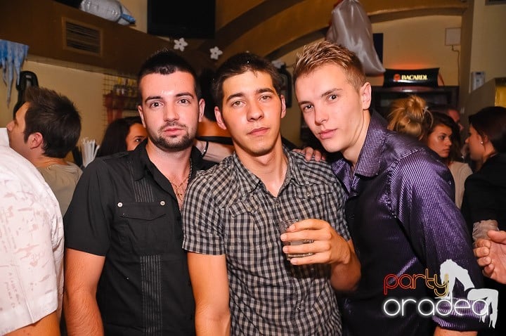 Yellow Christmas Party continuă, 