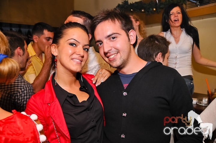 Yellow Christmas Party continuă, 