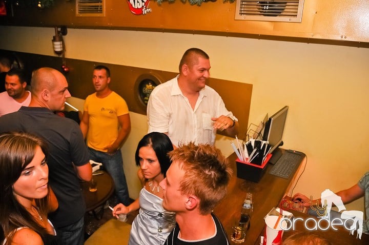 Yellow Christmas Party continuă, 