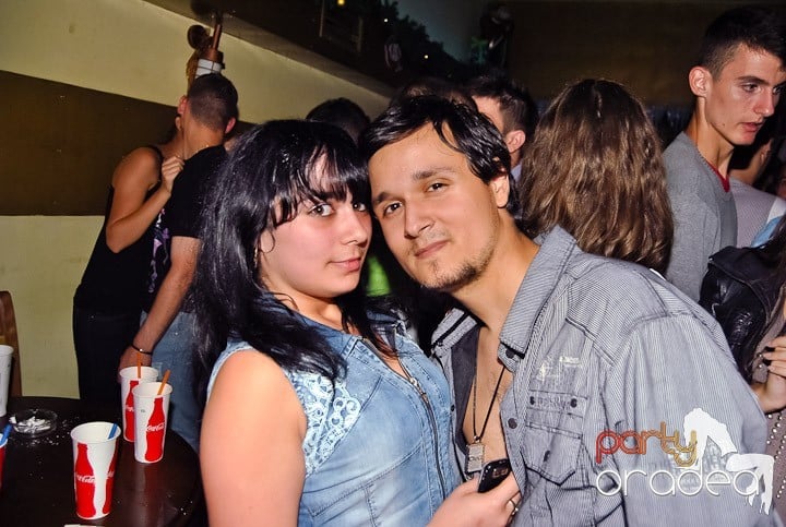 Yellow Christmas Party continuă, 