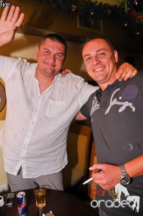 Yellow Christmas Party continuă, 