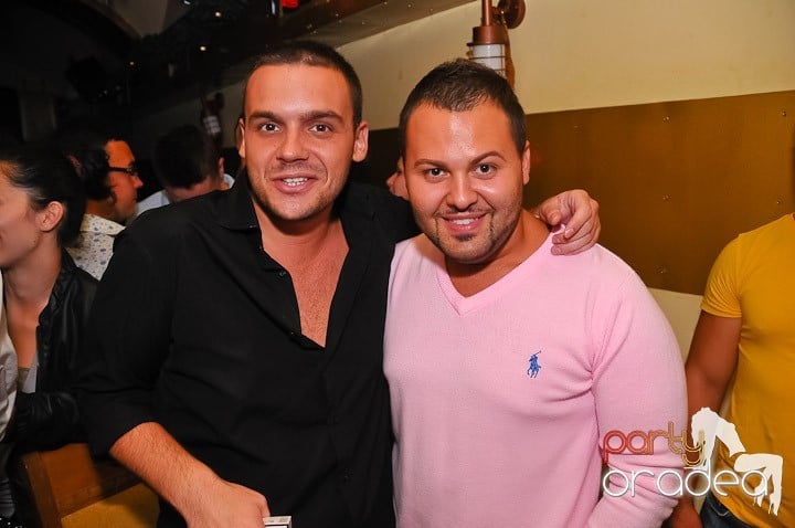 Yellow Christmas Party continuă,