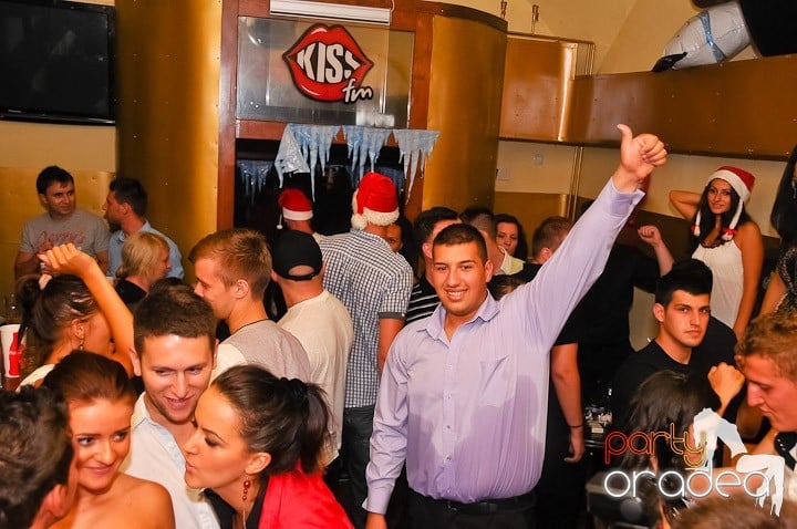 Yellow Christmas Party continuă, 