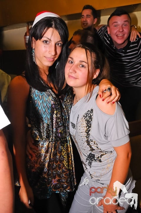 Yellow Christmas Party continuă, 