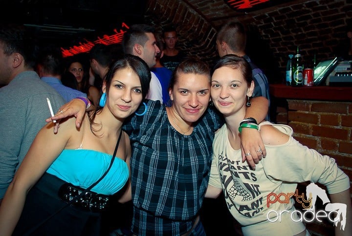 Zi de naştere şi petrecere de burlăciţe, 