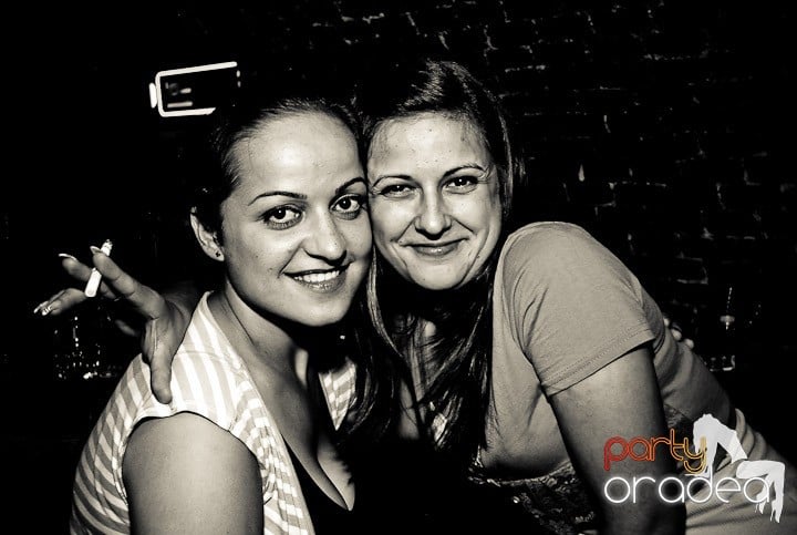 Zi de naştere şi petrecere de burlăciţe, 