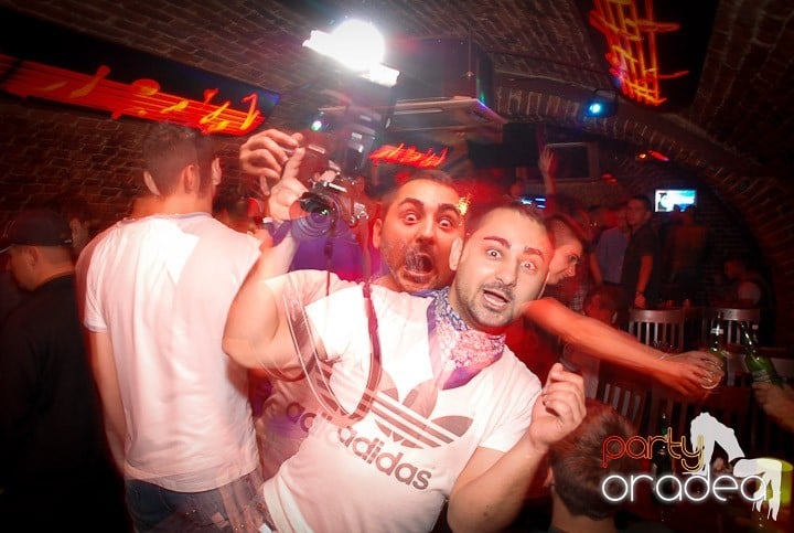 Zi de naştere şi petrecere de burlăciţe, 