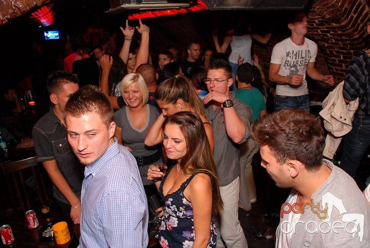 Zi de naştere şi petrecere de burlăciţe, 