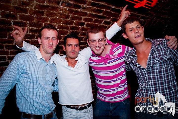 Zi de naştere şi petrecere de burlăciţe, 