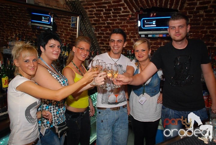 Zi de naştere şi petrecere de burlăciţe, 