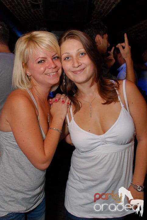 Zi de naştere şi petrecere de burlăciţe, 