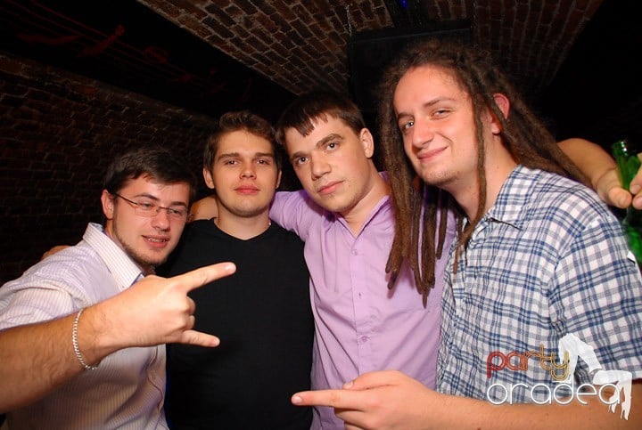 Zi de naştere şi petrecere de burlăciţe, 