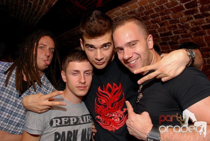 Zi de naştere şi petrecere de burlăciţe, 